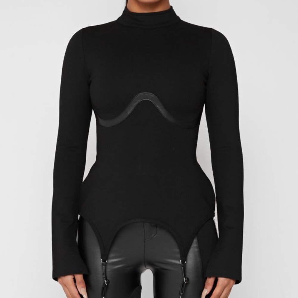 Maniere Devoir, Black suspender detail top, Size 6